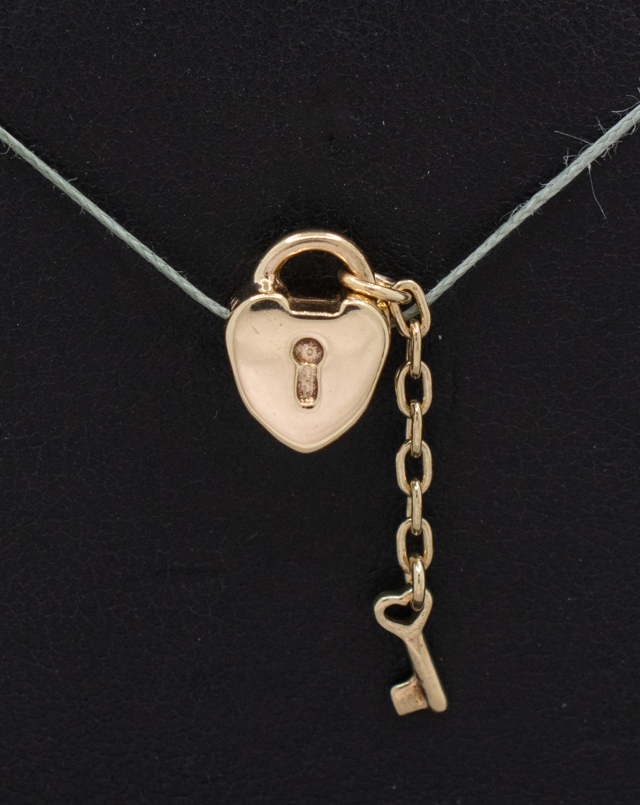 (MA4) 14k Yellow Gold Heart/key Charm/Pendant 3.4 Grams