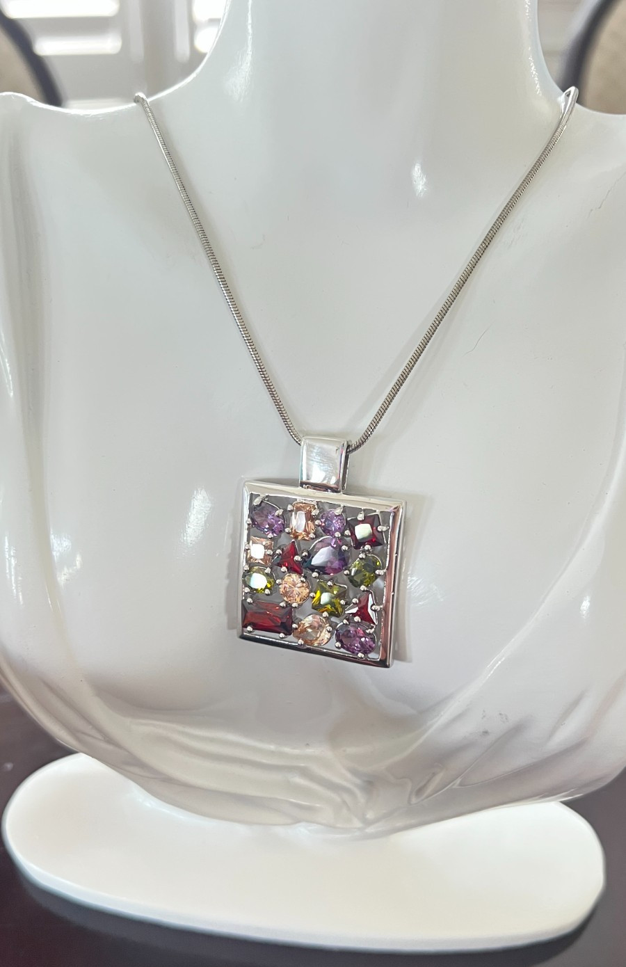 Michael H Jewelry – Multi-Color Gemstone 1.5″ Pendant (VINTAGE)