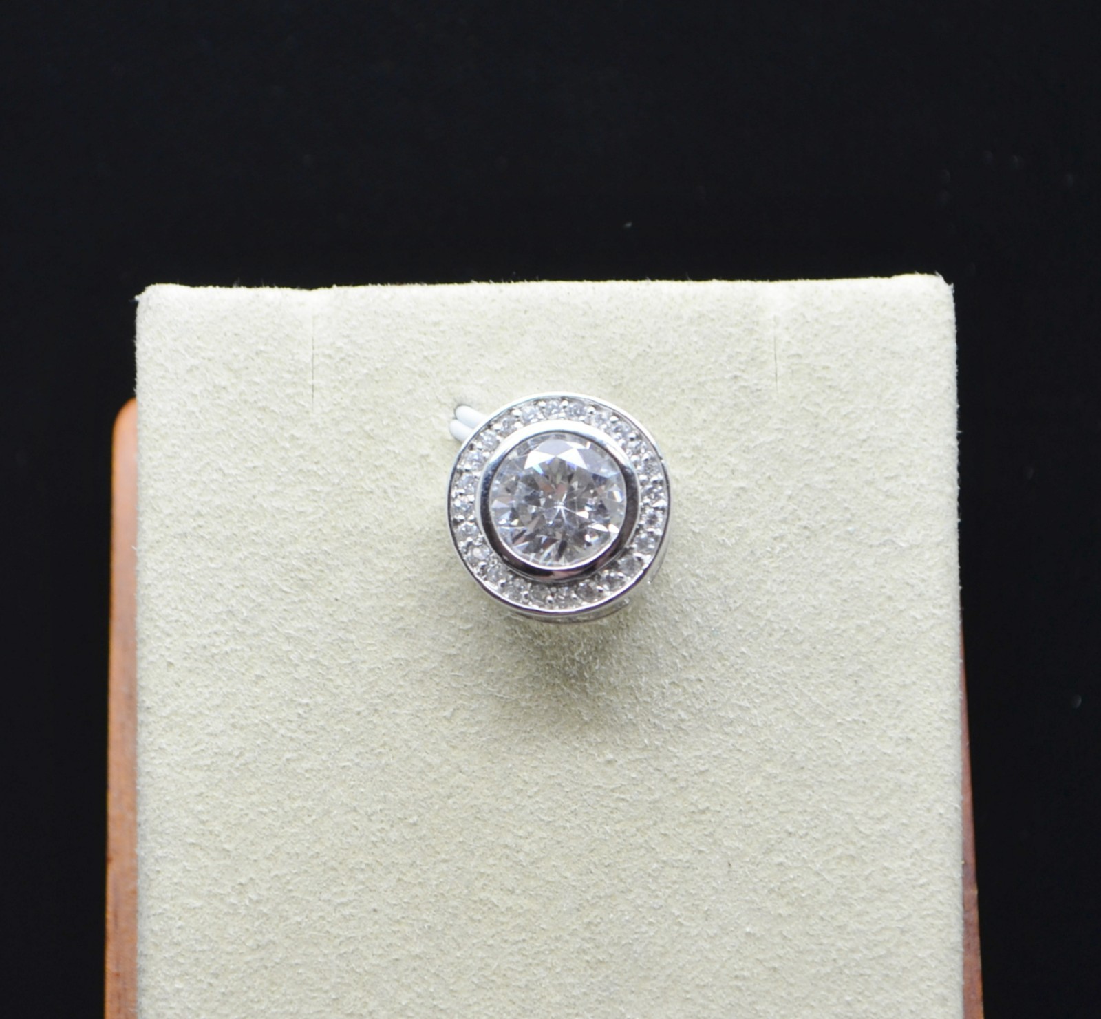 Sterling Silver Sparkling Circular Clear Gems Pendant / Charm #FMH124