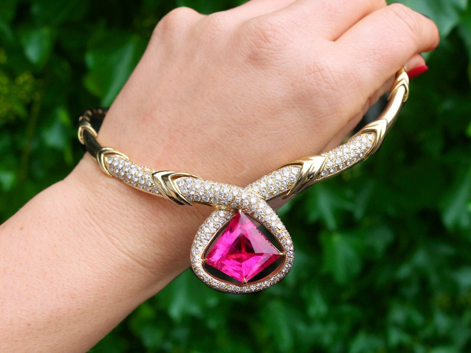 15.65 Ct Pink Tourmaline and 6.90 Ct Diamond 18k Yellow Gold Necklace Vintage