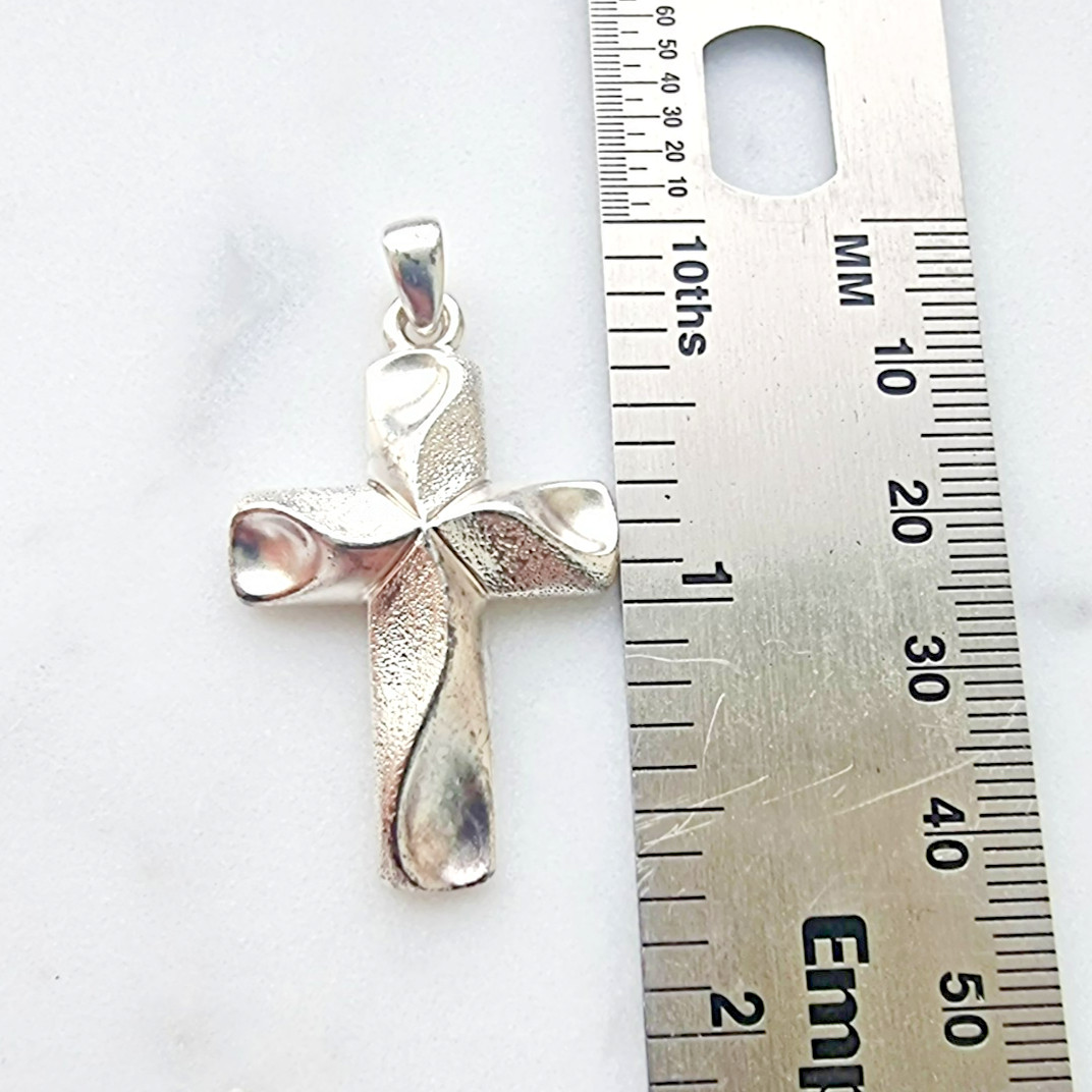 999 SOLID SILVER VINTAGE TEXTURED CROSS PENDANT