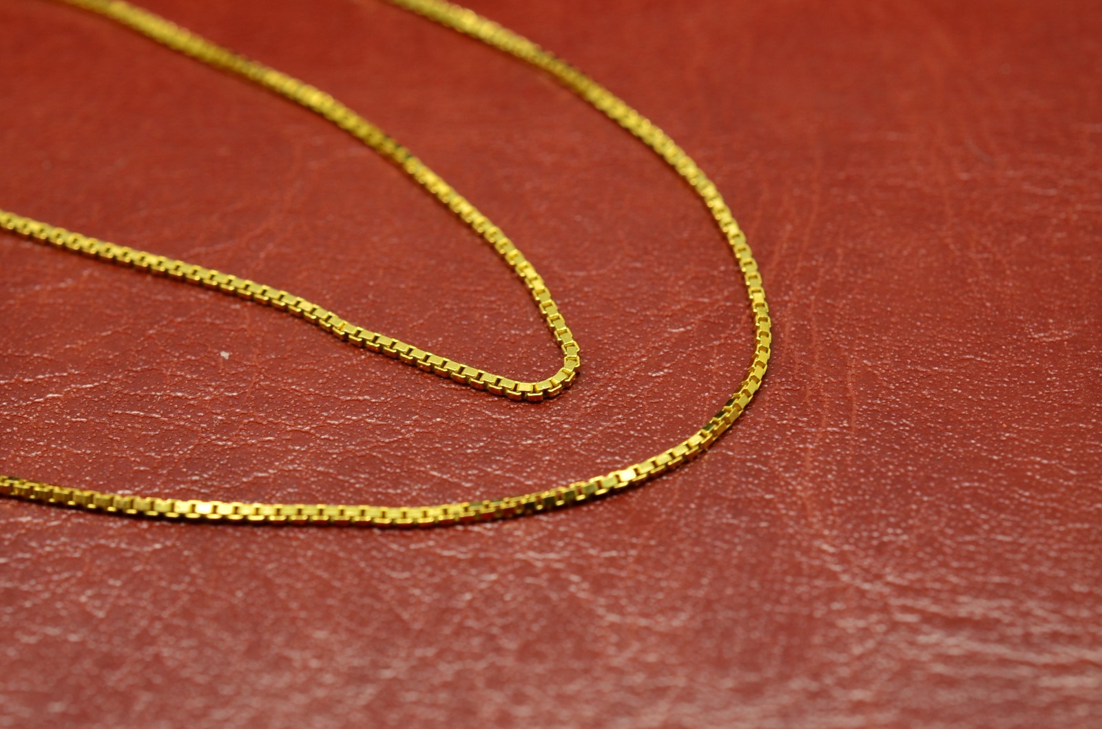 30″ 14K Yellow Gold Box Chain Necklace Very Thin & Delicate 0.7mm 3.4 grams