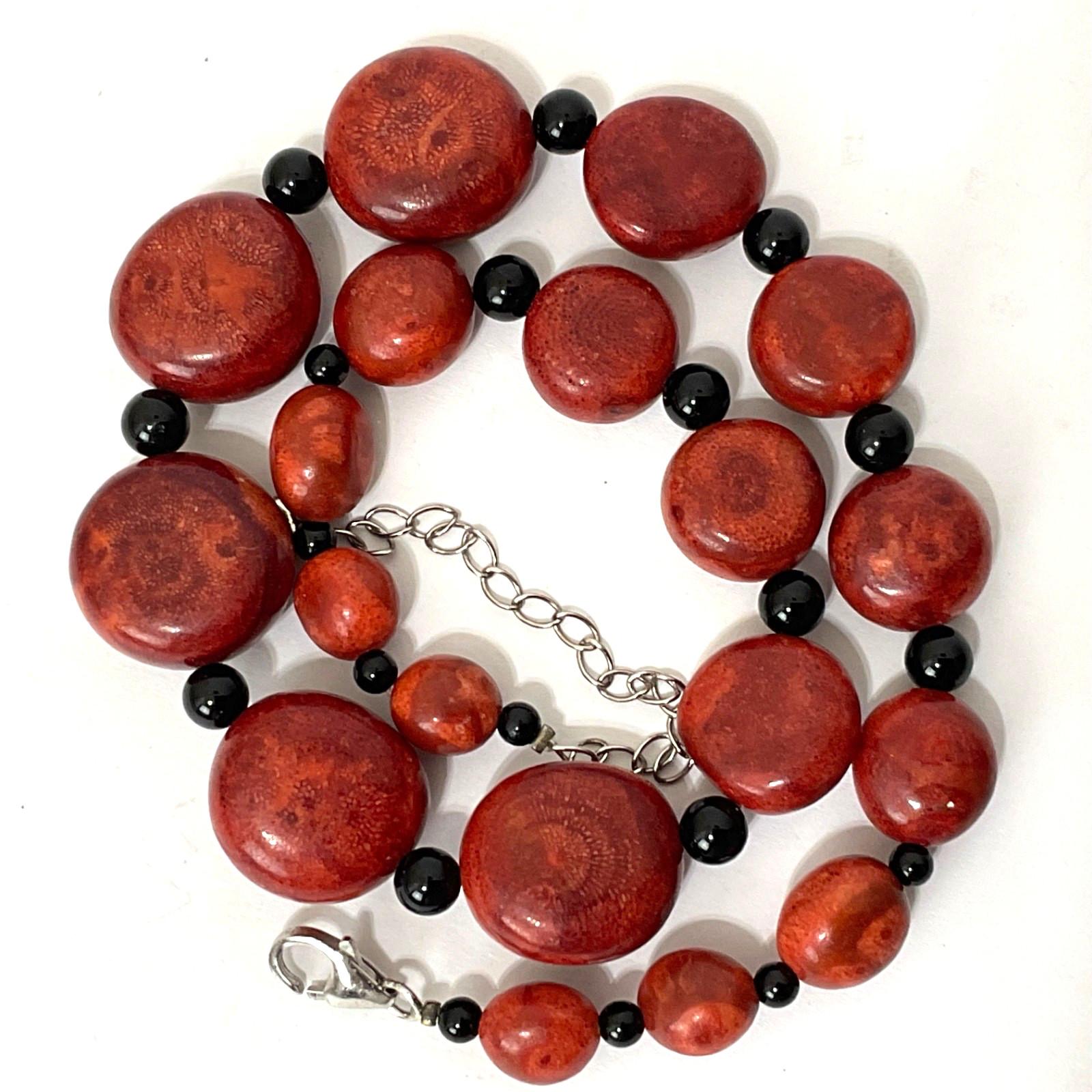 Desert Rose Trading Red Sponge Coral Black Onyx Graduating Bead Necklace 16-19”