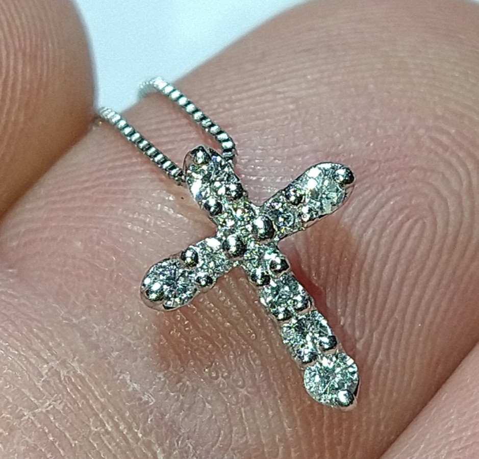 Solid platinum 0.20 carat natural diamond cross necklace 2.56 grams 15.75″