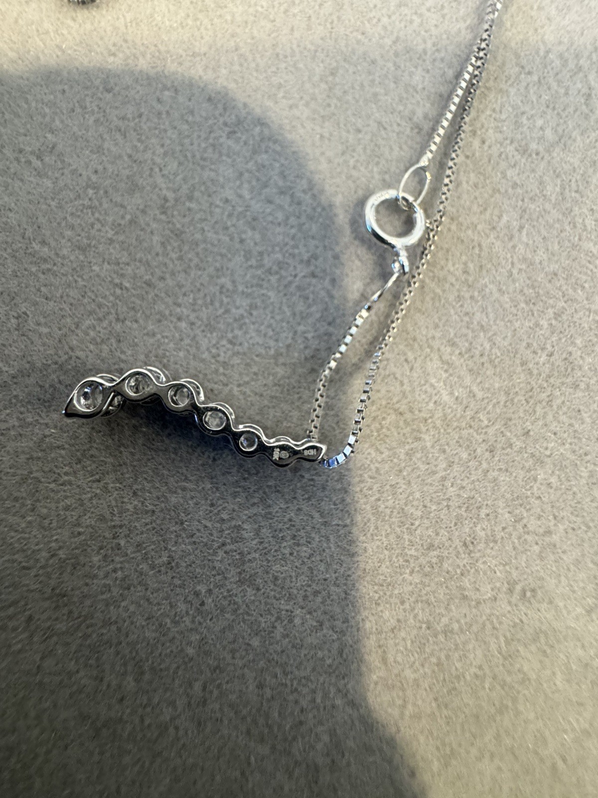 Helzberg Diamonds 10K White Gold 1/4 ct TW Round Diamond Journey Pendant