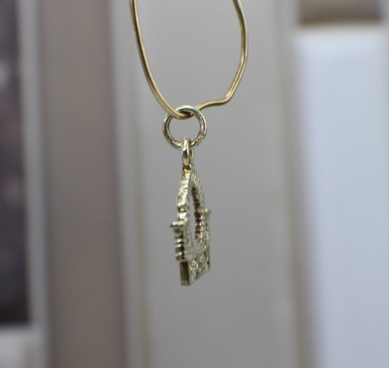 14K Yellow Gold Moongate Bermuda Pendant Charm Intricate Detail Travel