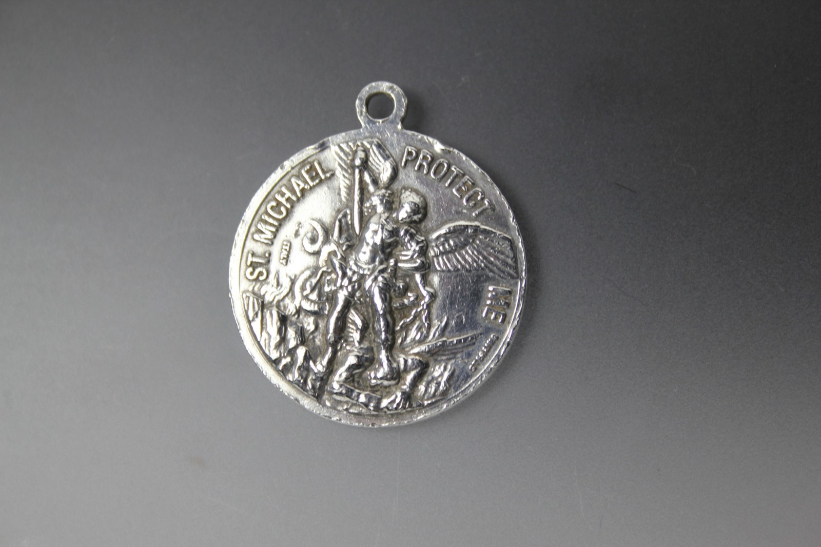 Sterling St.Michael Protect Me The USMC Round Charm Some Damage 9.4g (PEN10262)