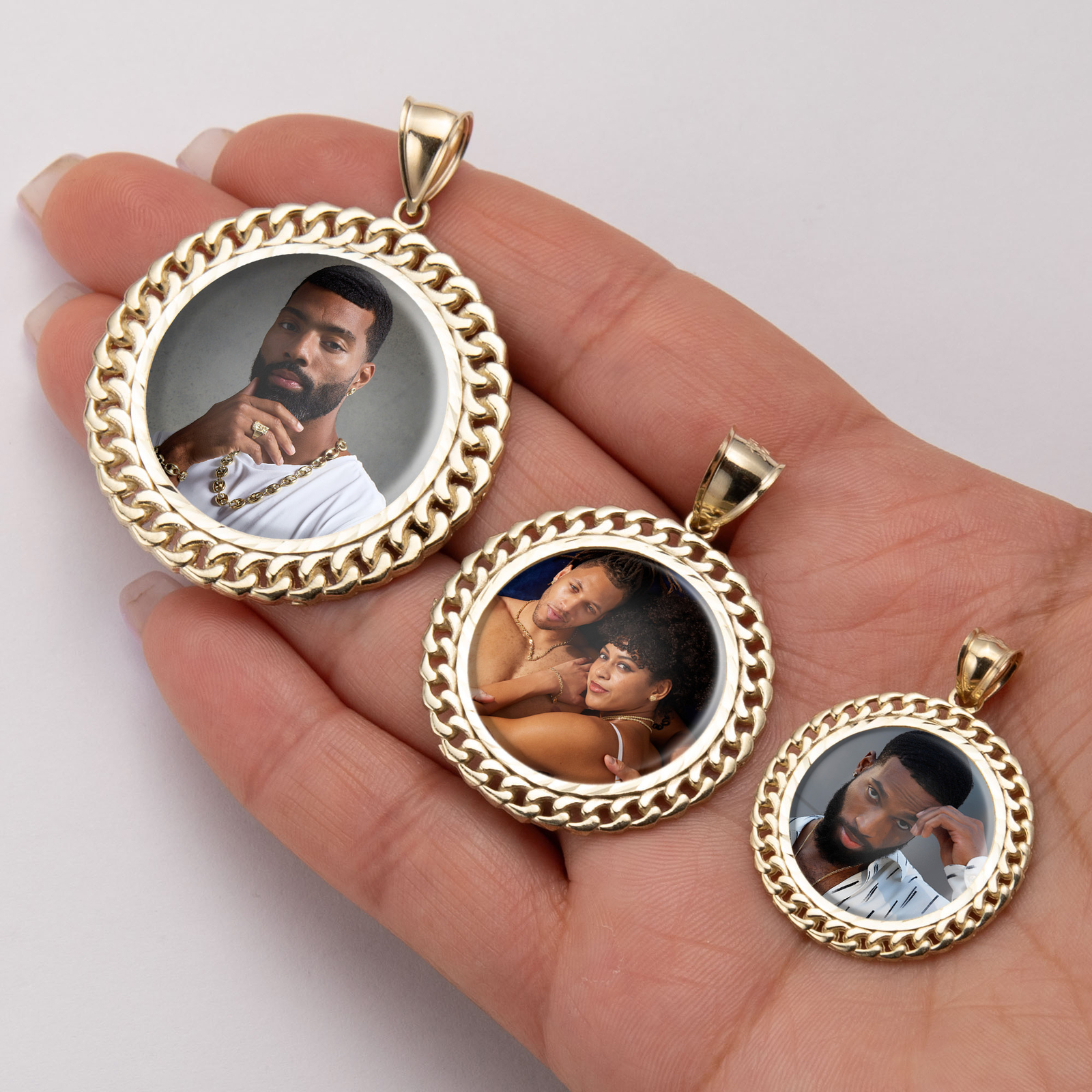 SOLID 10K Curb Link Framed Medallion Picture Frame Memory Pendant Yellow Gold