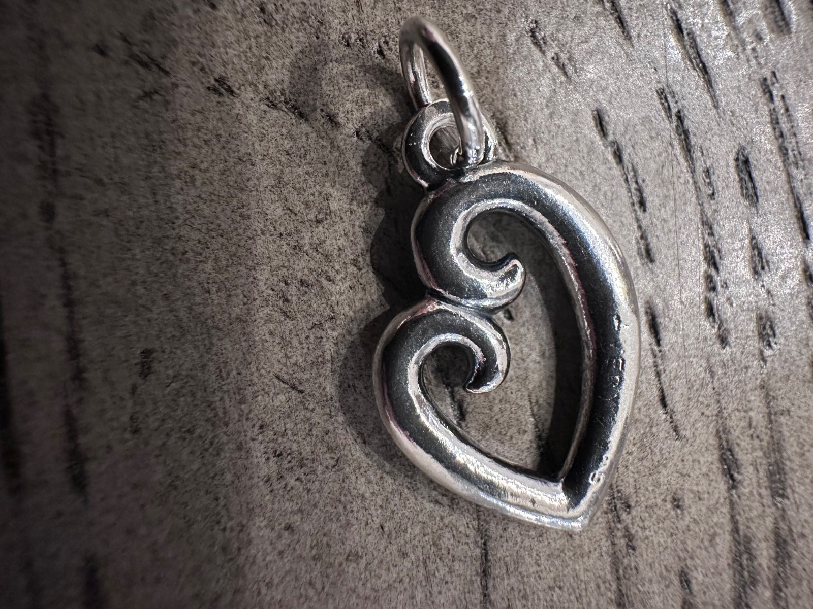 Retired Sterling Silver James Avery Mother’s Love Heart pendant Uncut Loop