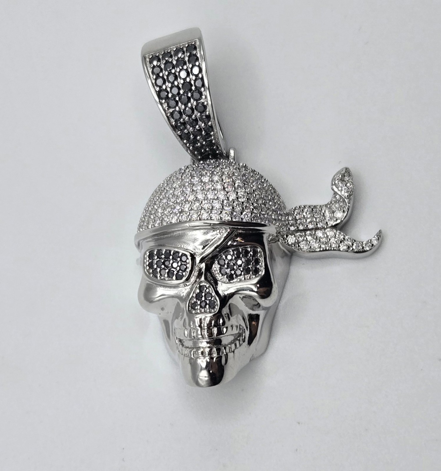 NEW 925 Sterling Silver Pirate Skull Pendant, 8.0CTW White & Black MOISSANITE