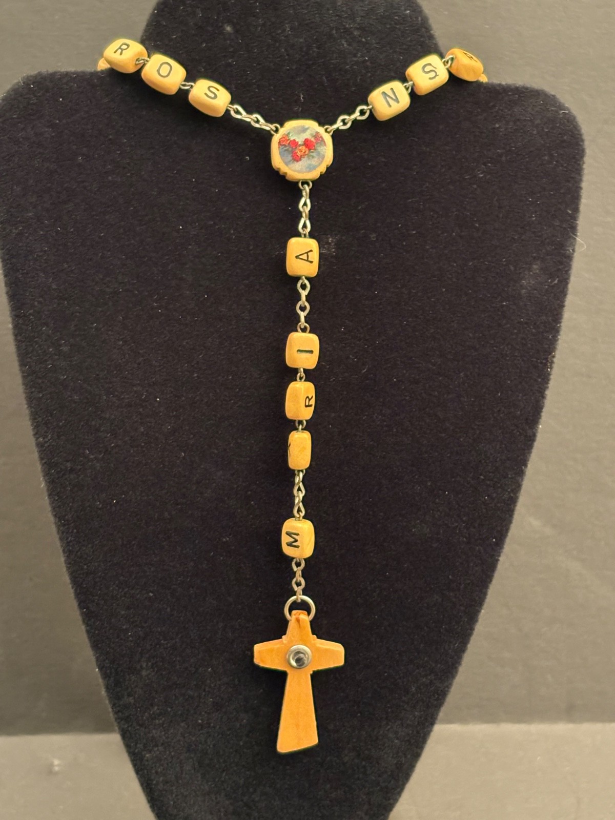 VTG STANHOPE ROSARY BEADSLENS PLASTIC OUR LADY OF GUADALUPE/CASE