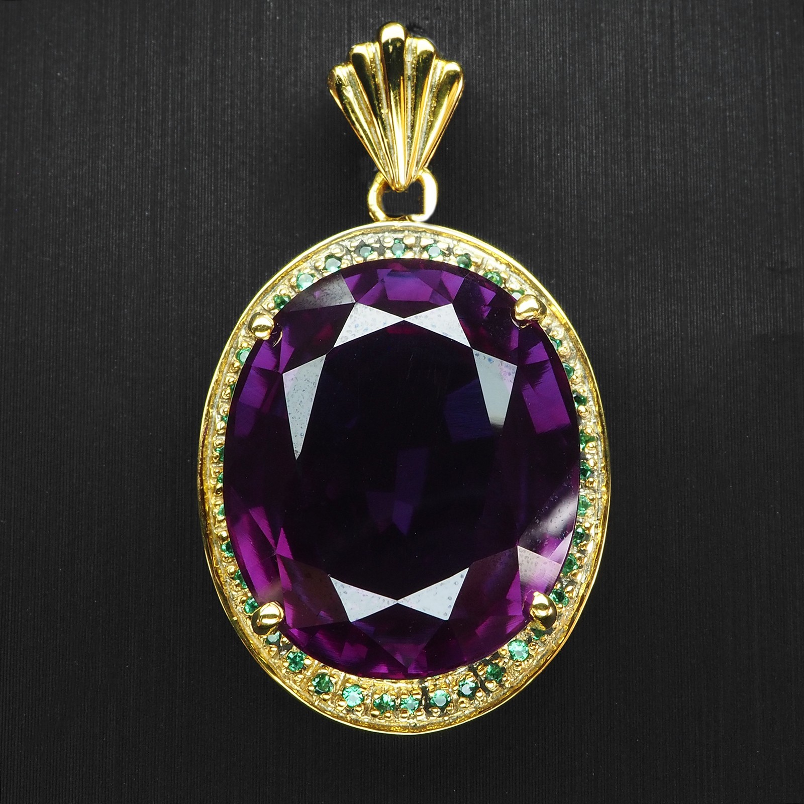 24K Gold 925 Sterling Silver Pendants Glittering Color Changing Sapphire 29.65Ct