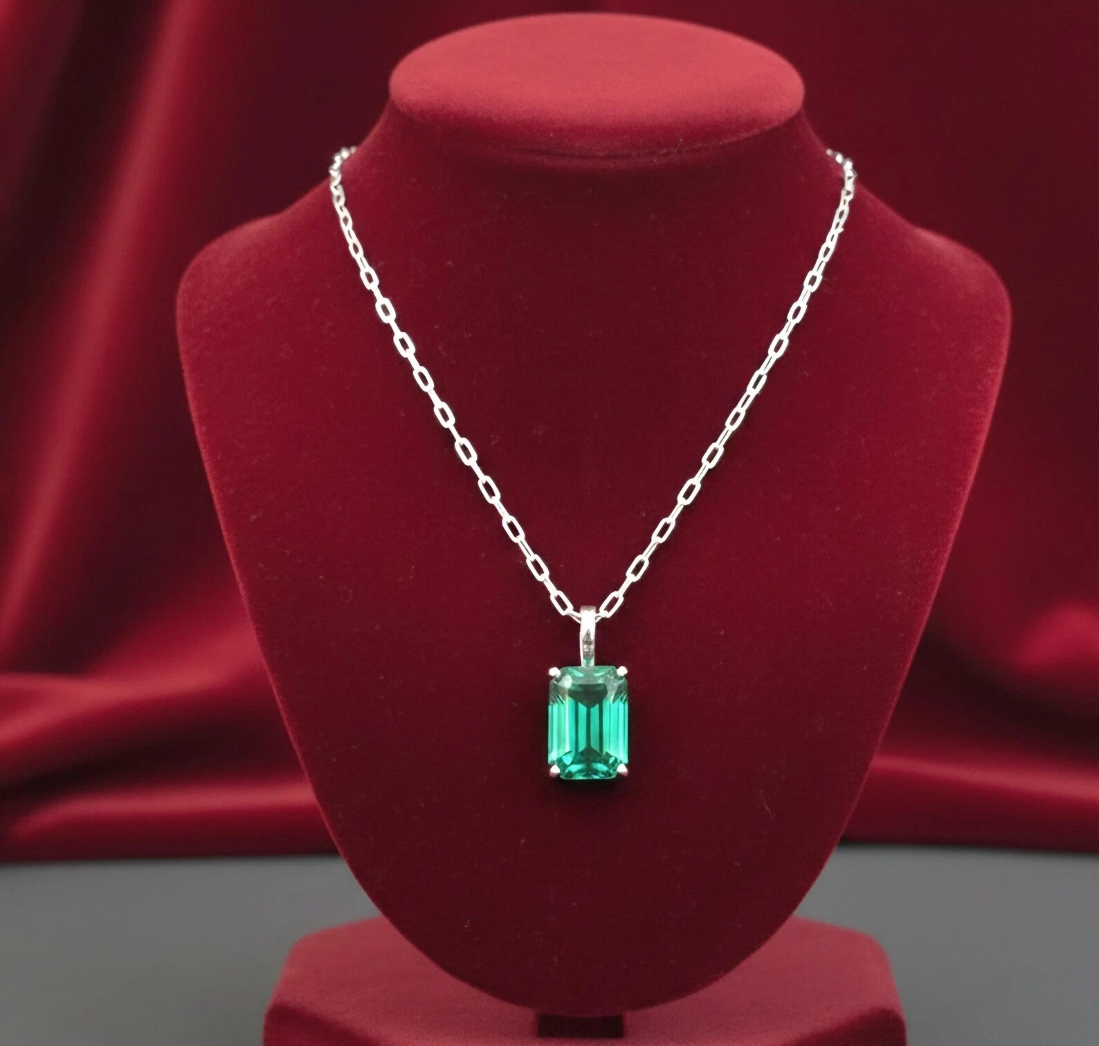 Certified 18.10 Ct Natural Emerald Pendant Sliver Jewelry Gemstone Emerald Cut