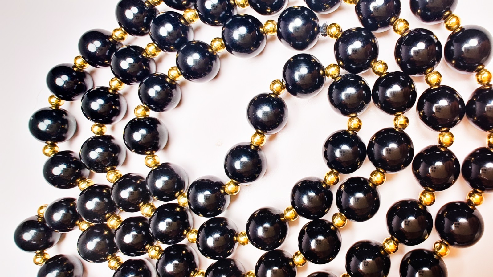 14K Yellow Gold Black Onyx Beaded Ball Necklace 29″ Long Estate 52.23g Vintage