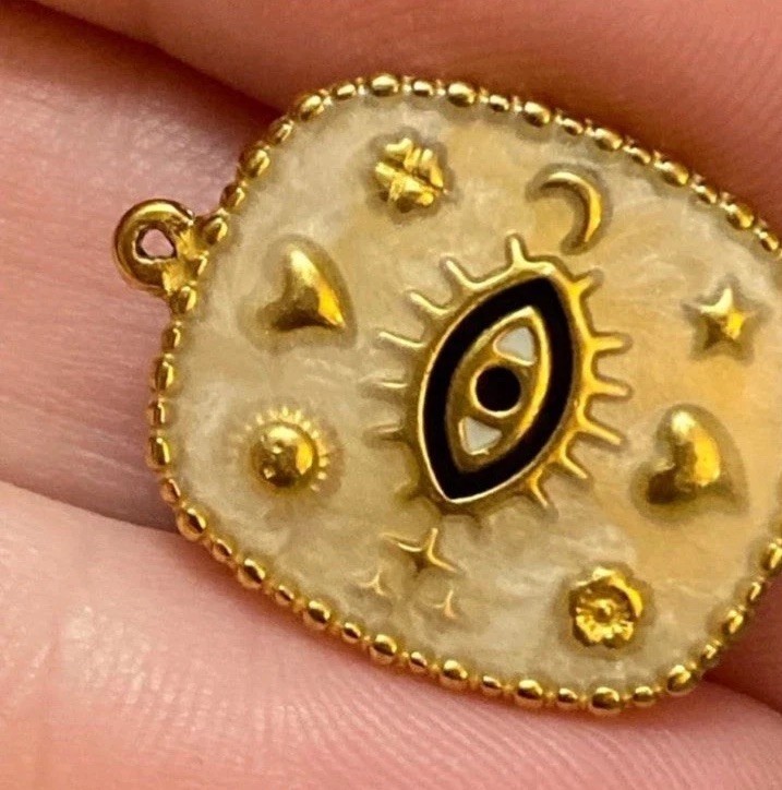 18k Gold Beautiful Evil Eye Pendant