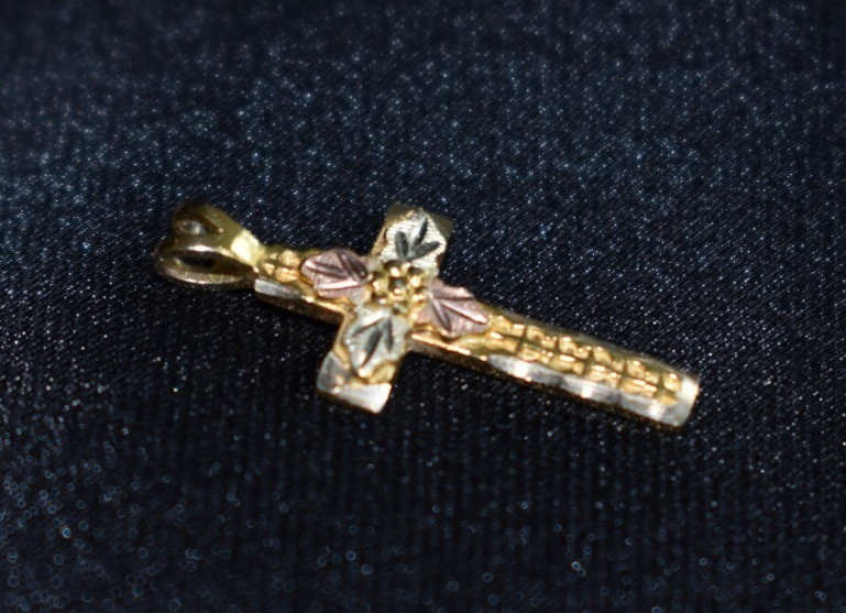Black Hills 10K Yellow Gold Cross Pendent with 12K Rose Gold Grape Leaves