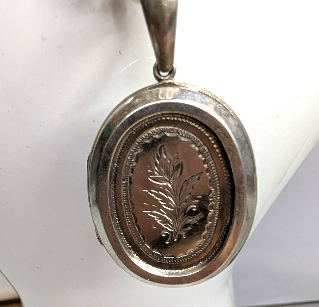 Victorian Era Silver Collar & Picture Locket 62.4 Grams