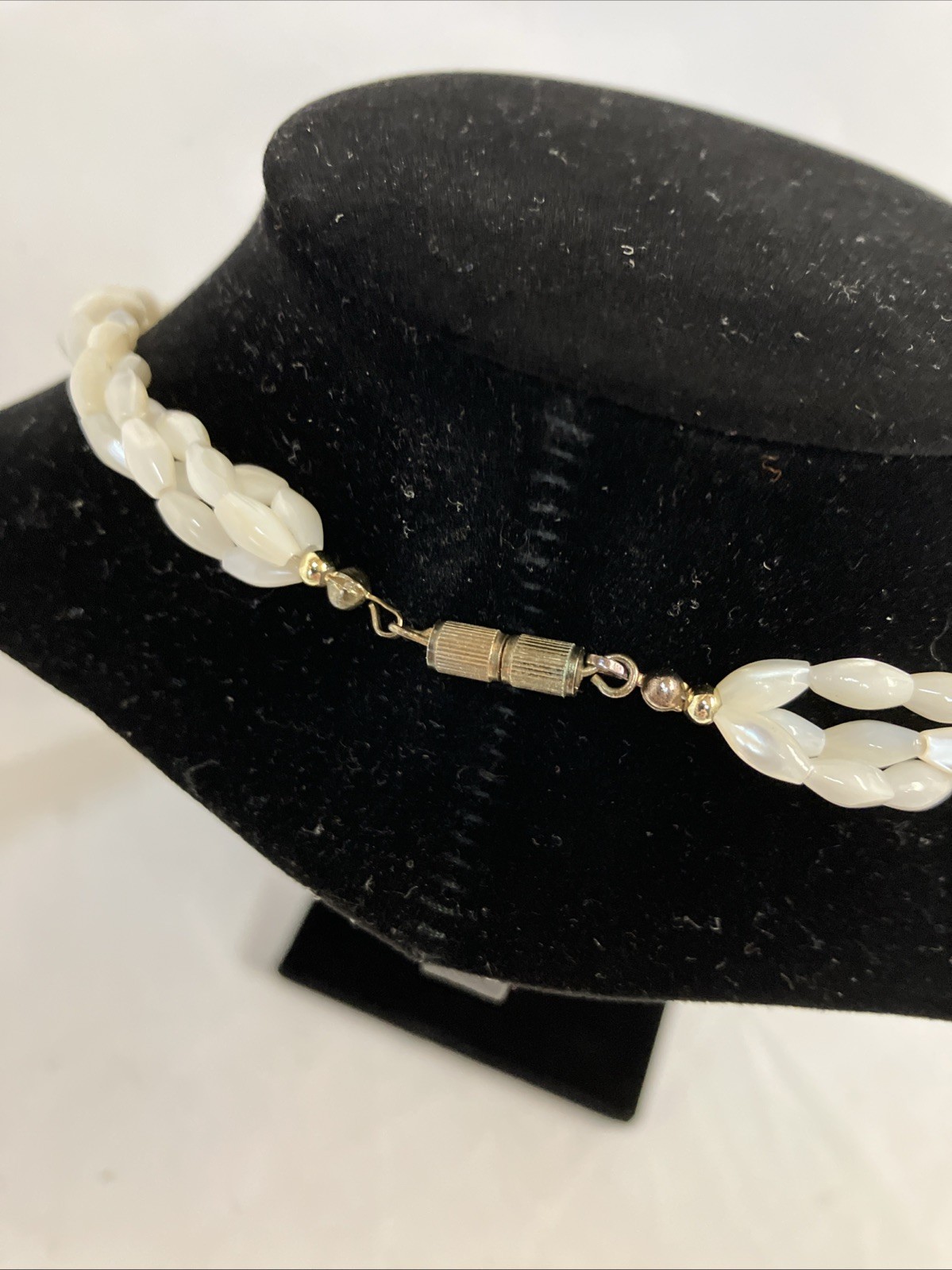 3 Strand Braided White Oval Bead Necklace W/screw Clasp Very Good Preowned