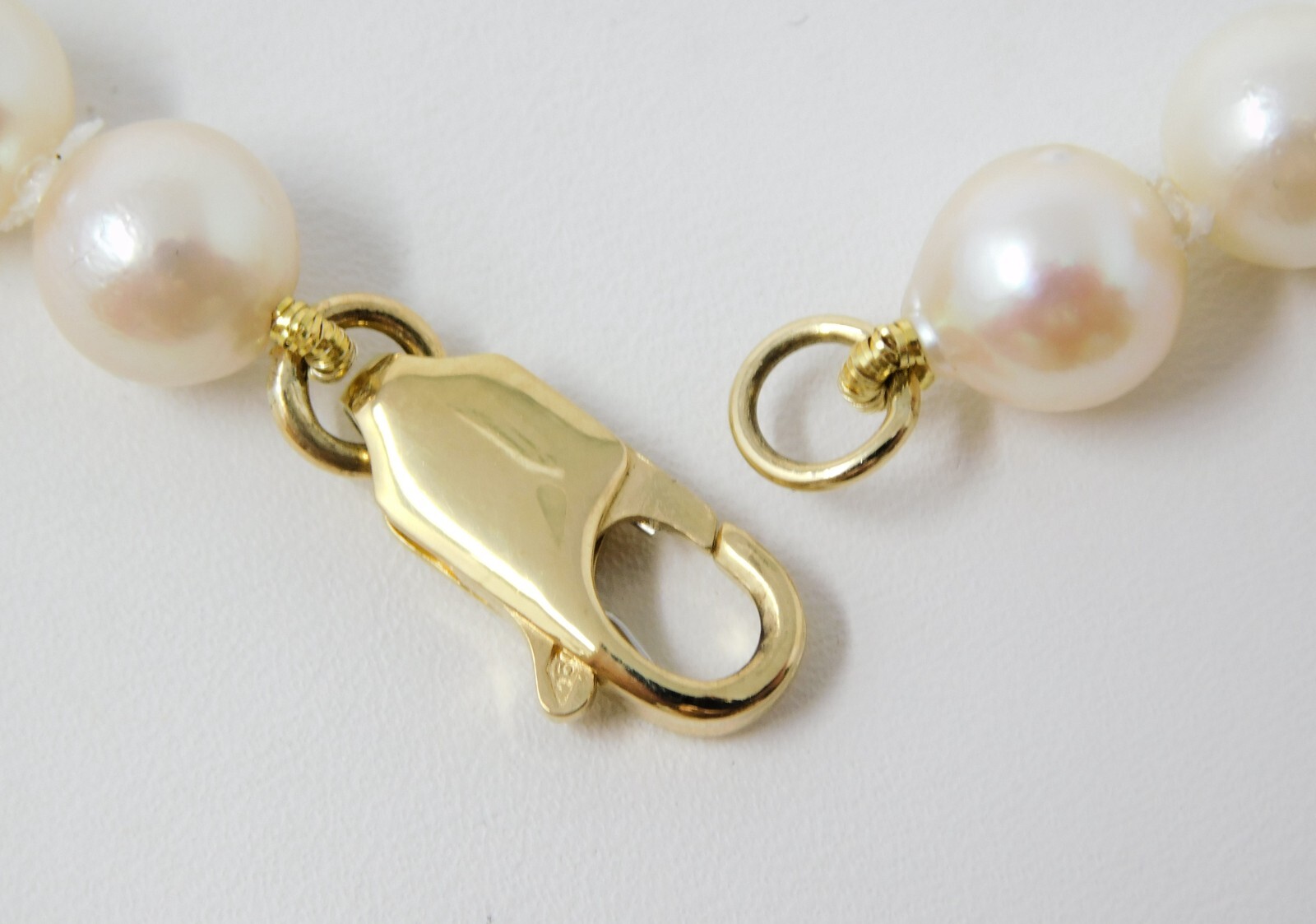 8 mm-8.5 mm Strand Cultured Pearls 18 kt Yellow Gold Clasp Necklace 24.5″ B4496