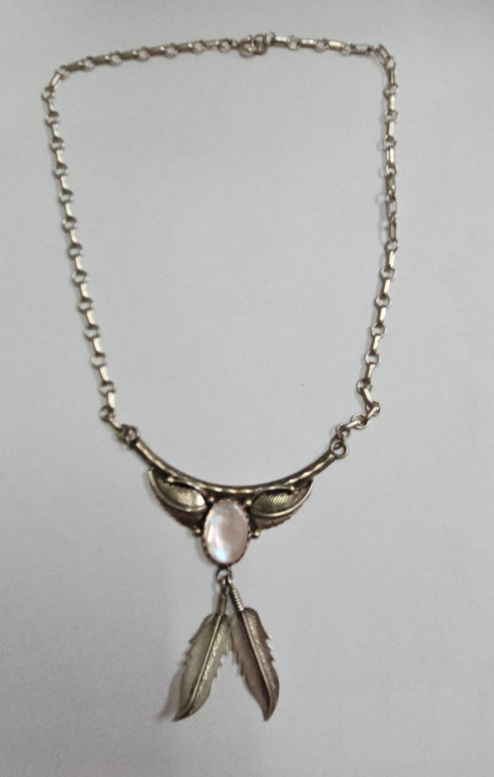 Vintage Kevin Yazzie Navajo SS Pink MOP Feather Pendant Necklace 18″ [115GCB]