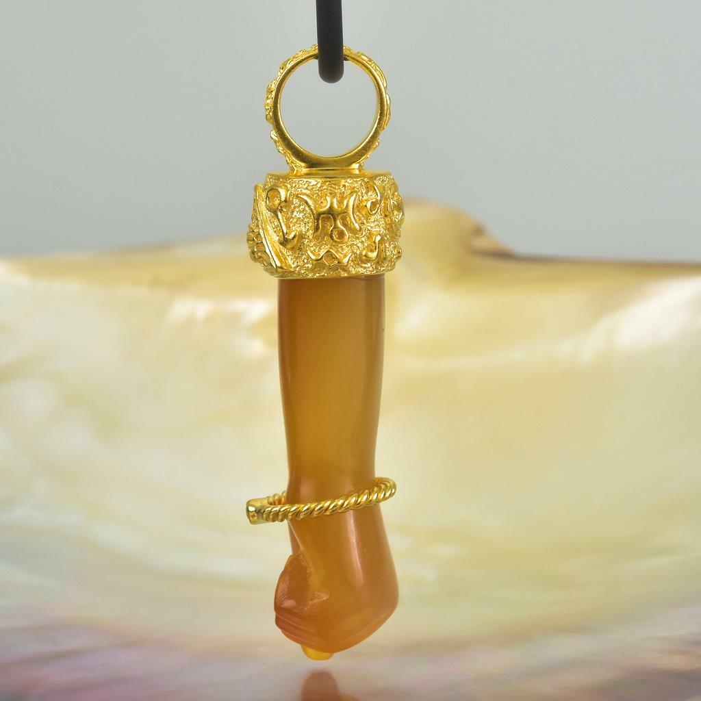 Gold Vermeil Sterling Mano Fico Figa Pendant Carved Chalcedony Diamond 11.27 g