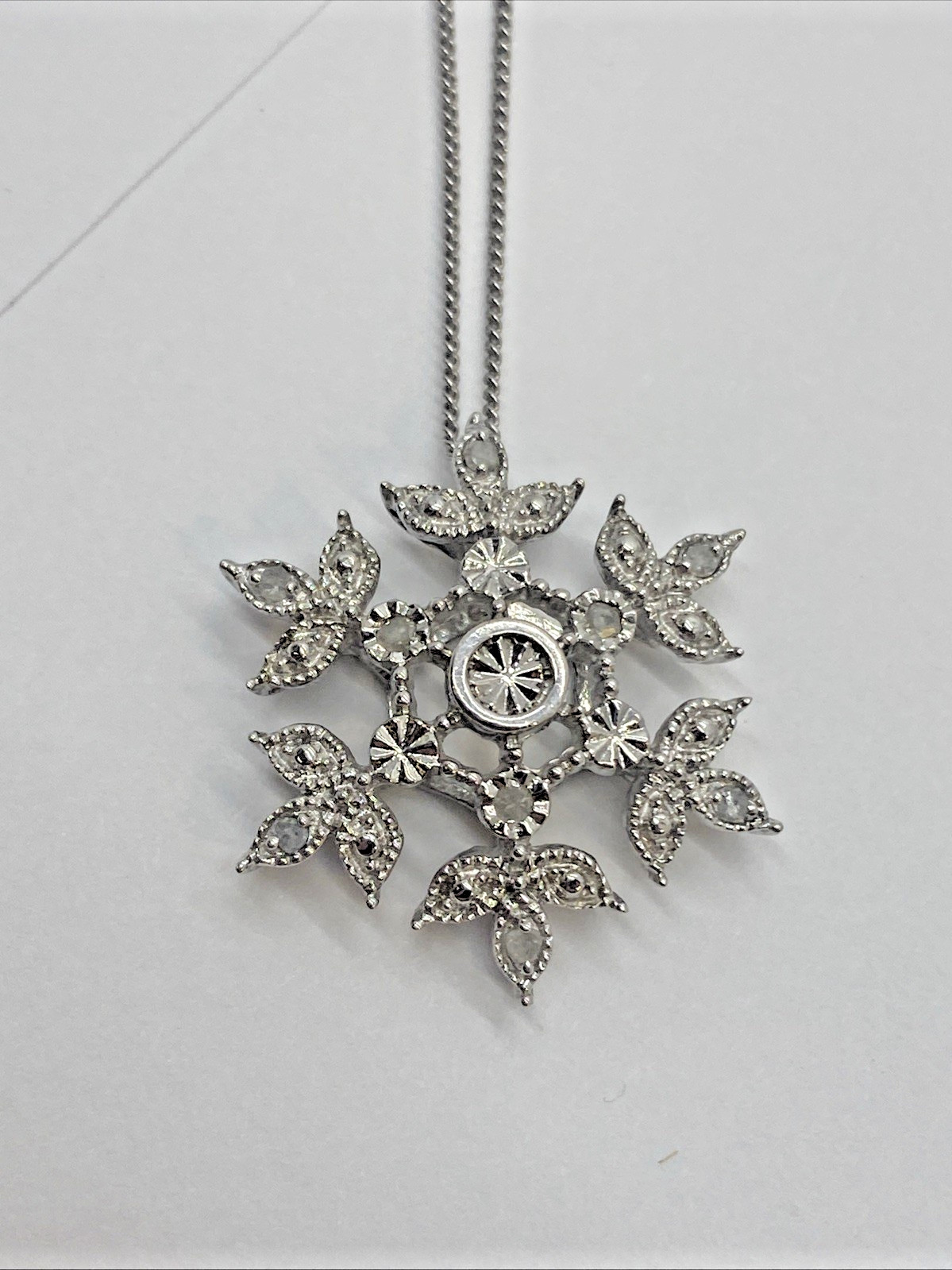 20″ Sterling Silver Chain w Gorgeous Diamond Snowflake Pendant 3.4 grams
