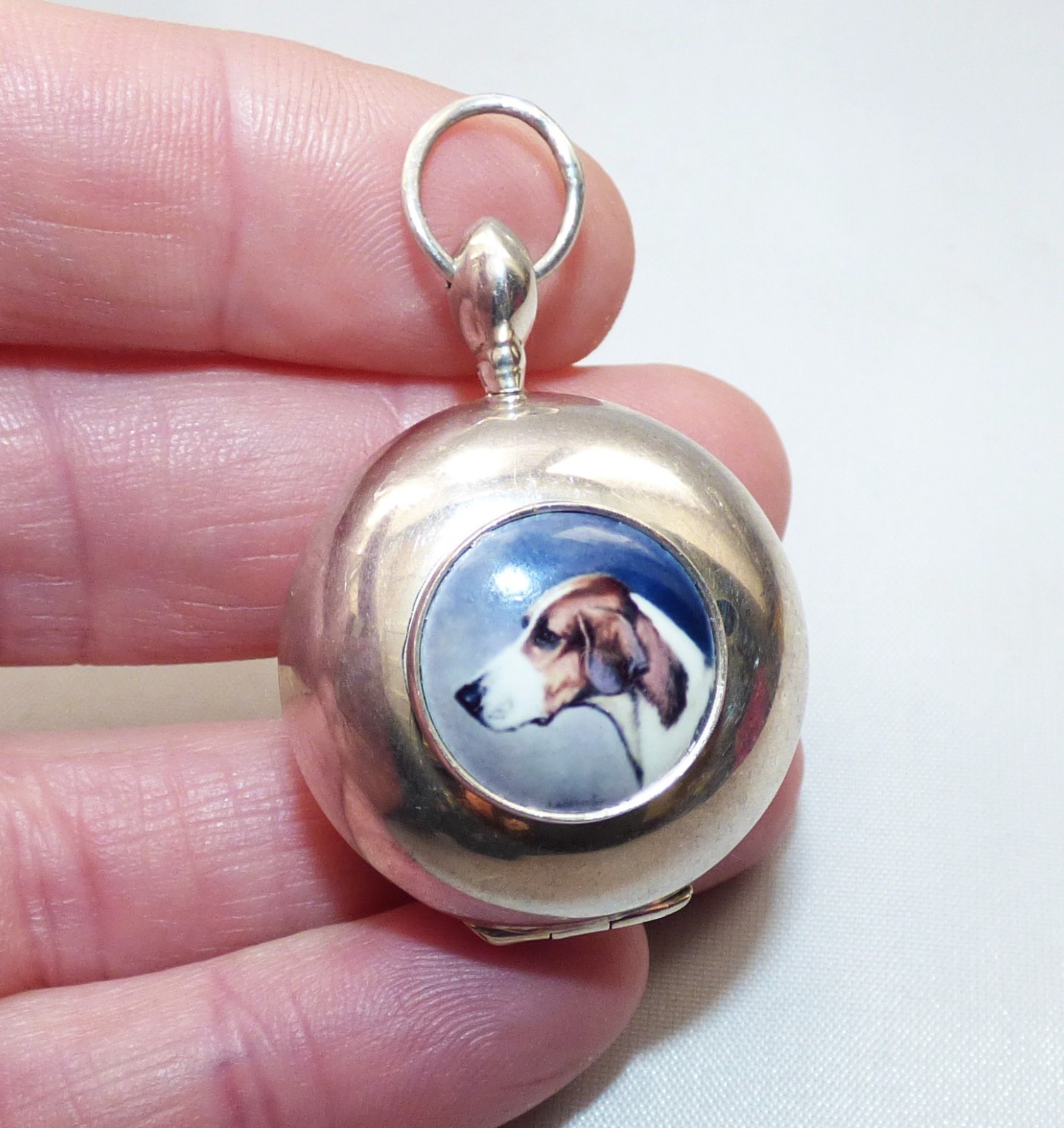 VINTAGE SILVER ENAMELLED HUNTING HOUND LOCKET BOX FOB PENDANT HUNTING HOUND