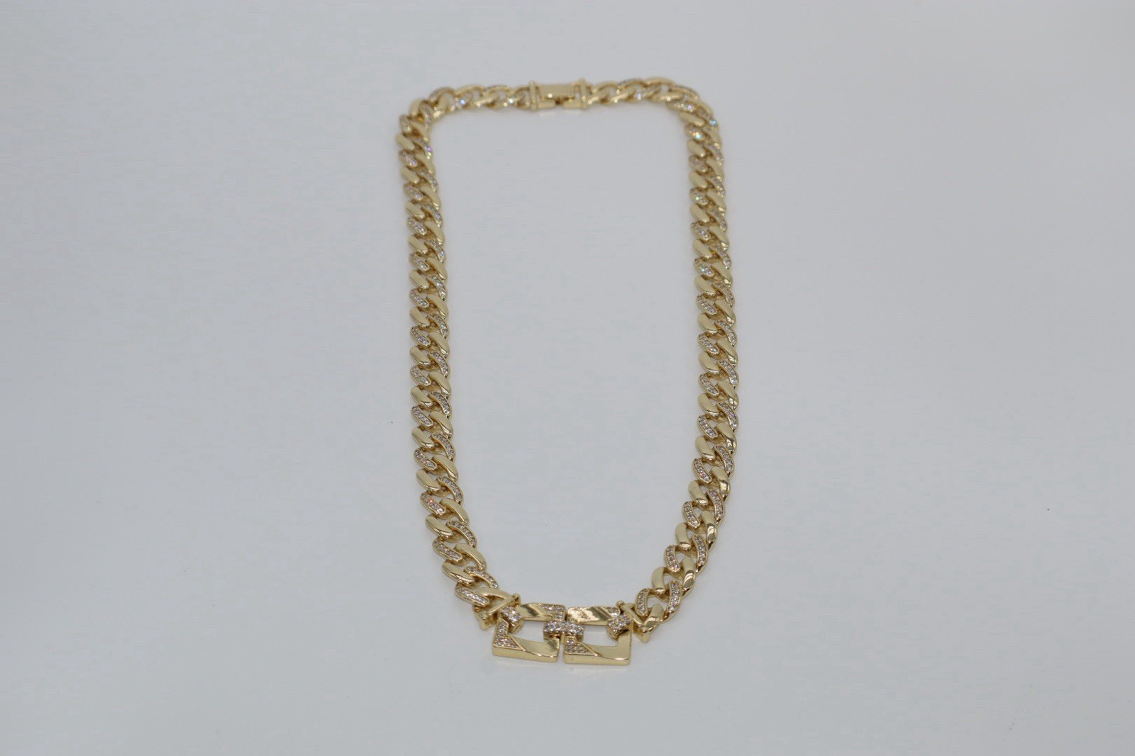 Gold Tone Metal Cuban Link Chain Necklace Decorative Clasp No Stone