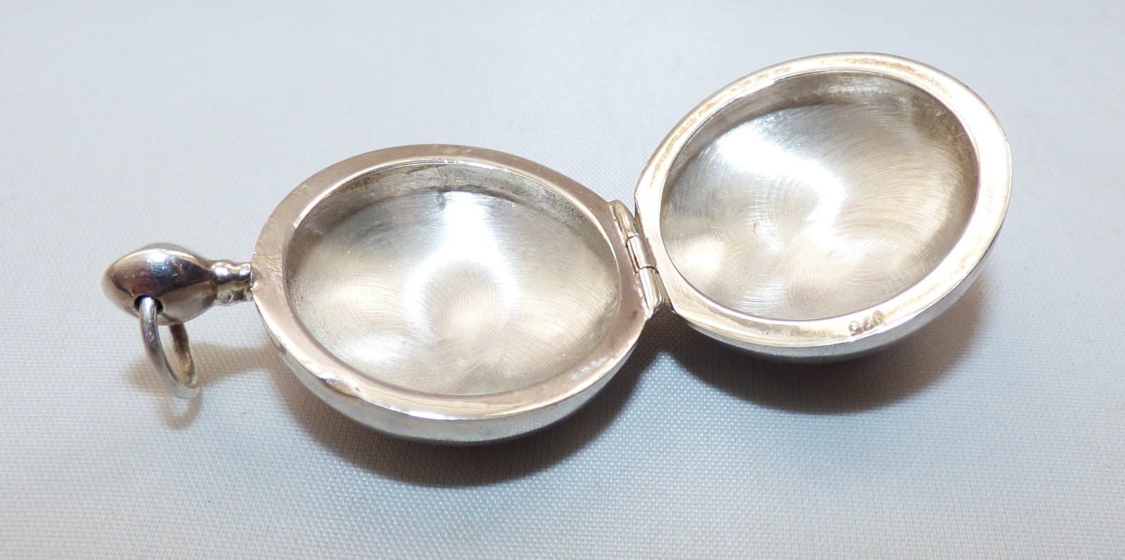 VINTAGE SILVER ENAMELLED HUNTING HOUND LOCKET BOX FOB PENDANT HUNTING HOUND