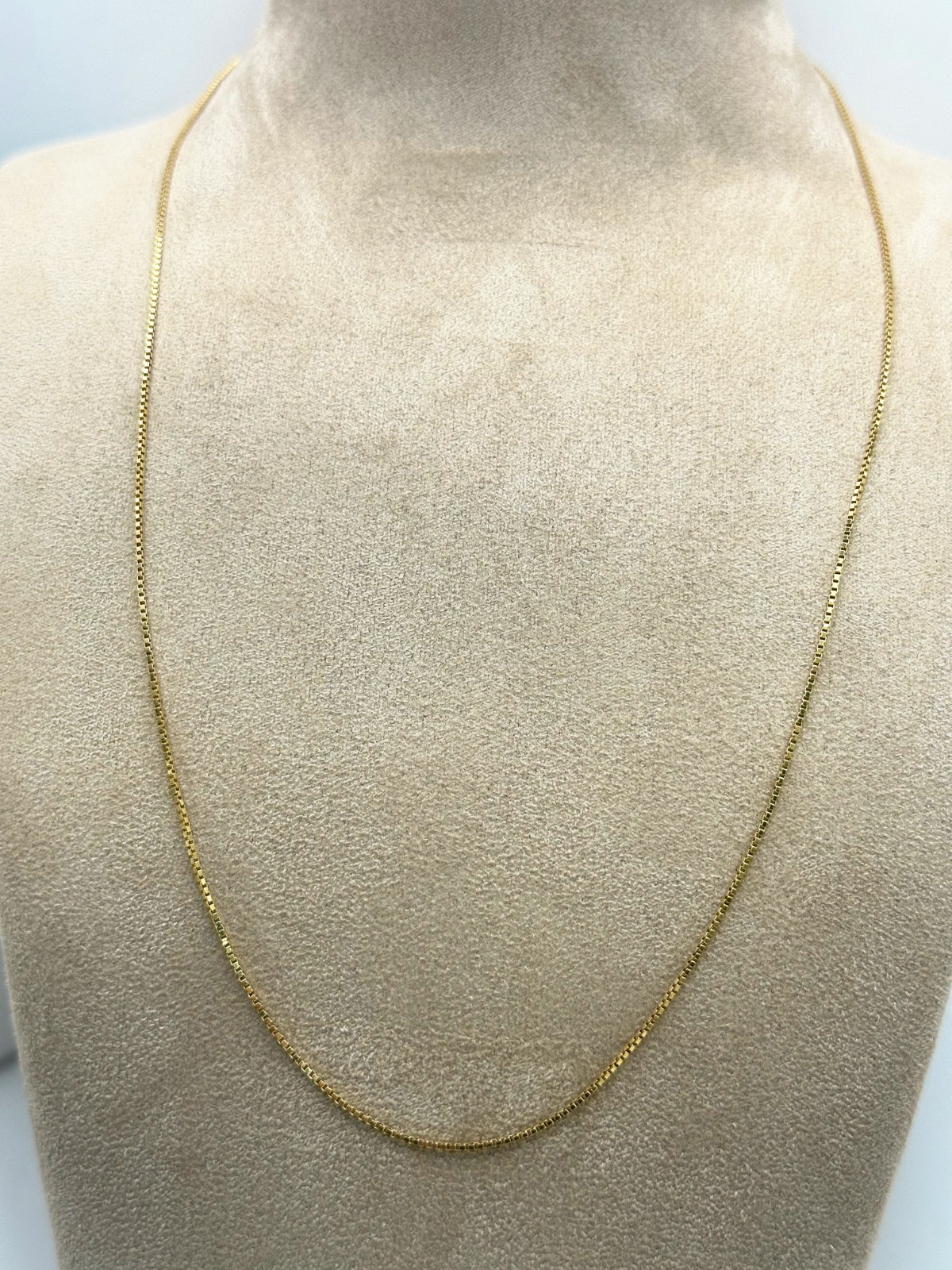 18ct Yellow Gold Box Chain – 19″, 0.9mm, 2.3g, Very Good Condition