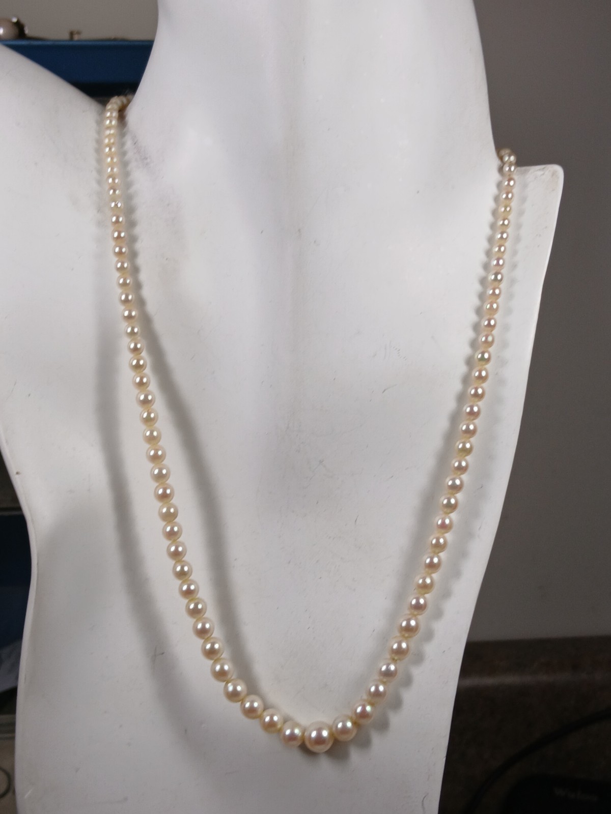 Vintage Silver Clasp Real Akoya *High Quality* Pearls Graduated 17.5″ Necklace