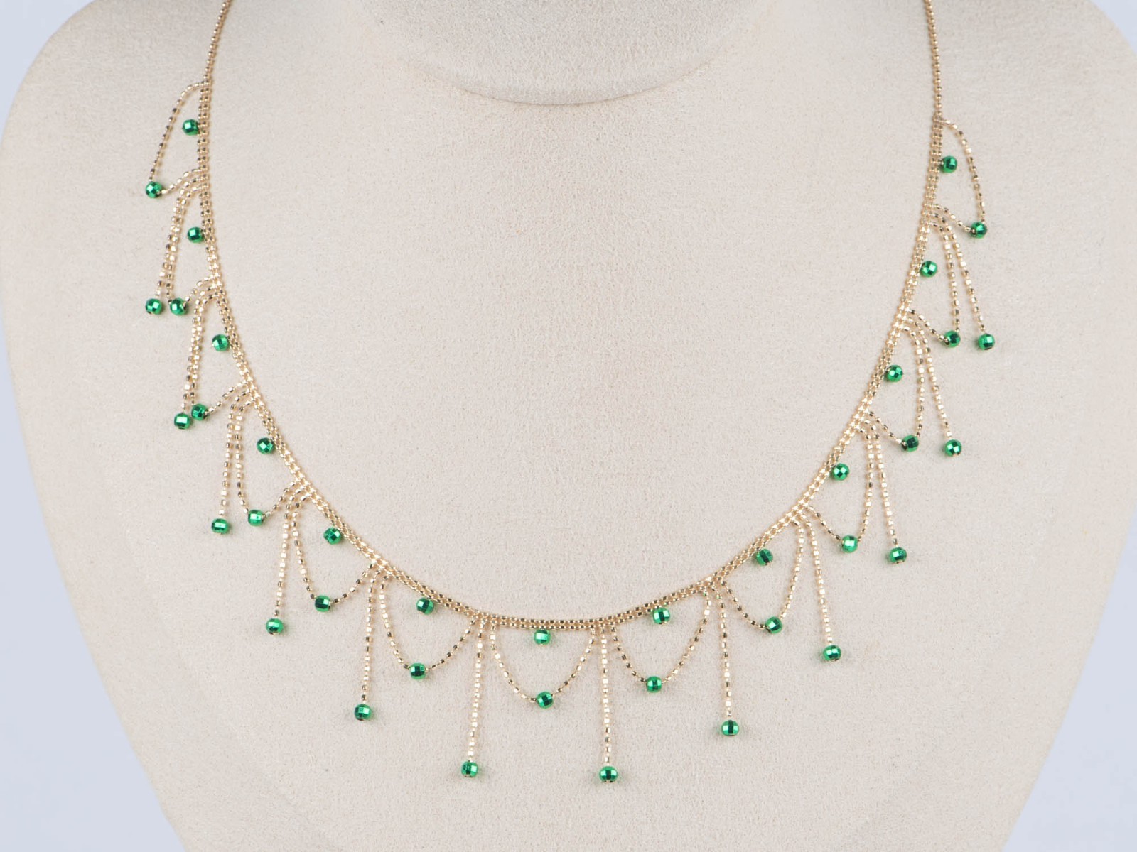 18K Gold Bright Green Bead Lace Necklace 5.44g R4637