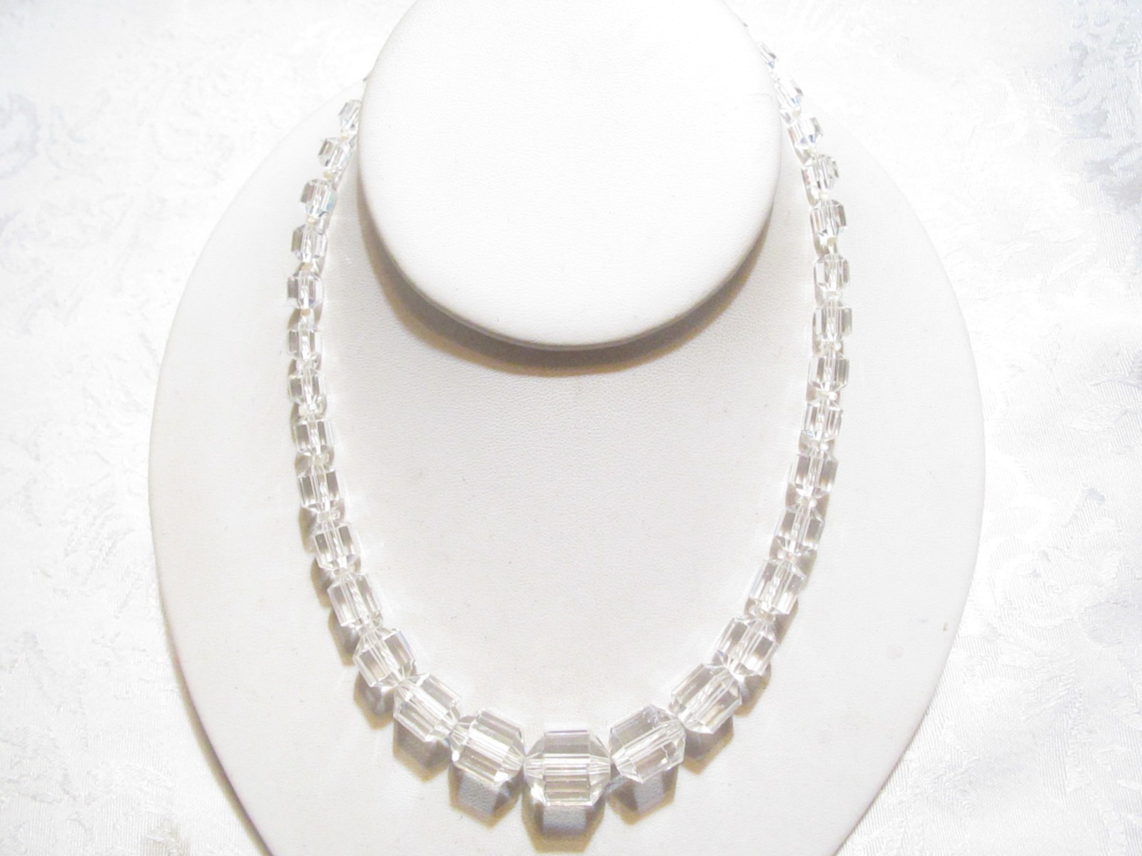 BEAUTIFUL ESTATE 15″ CHOKER STYLE STERLING CLASP CUT CLEAR CRYSTAL BEADS