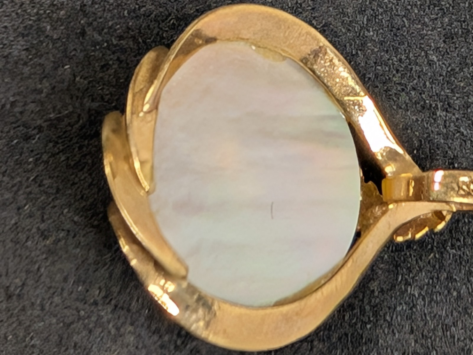 Vintage 14k Yellow Gold Mabe Pearl Pendant 3.1 Grams Total