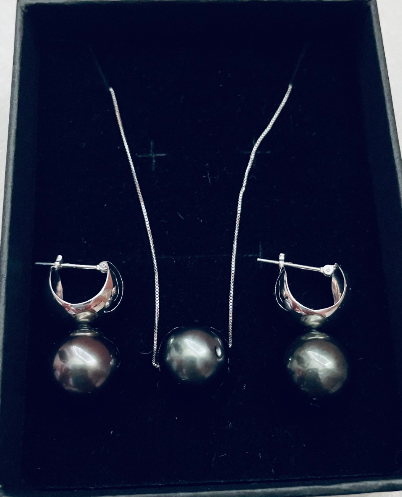 Black Tahiti South Sea Pearl Necklace and Huggies Earrings in K18 Japan WG Set