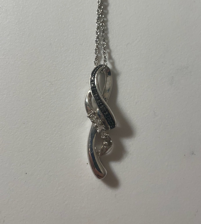 925 Sterling Silver with Black & White Diamonds Twist 18″ Pendant Necklace