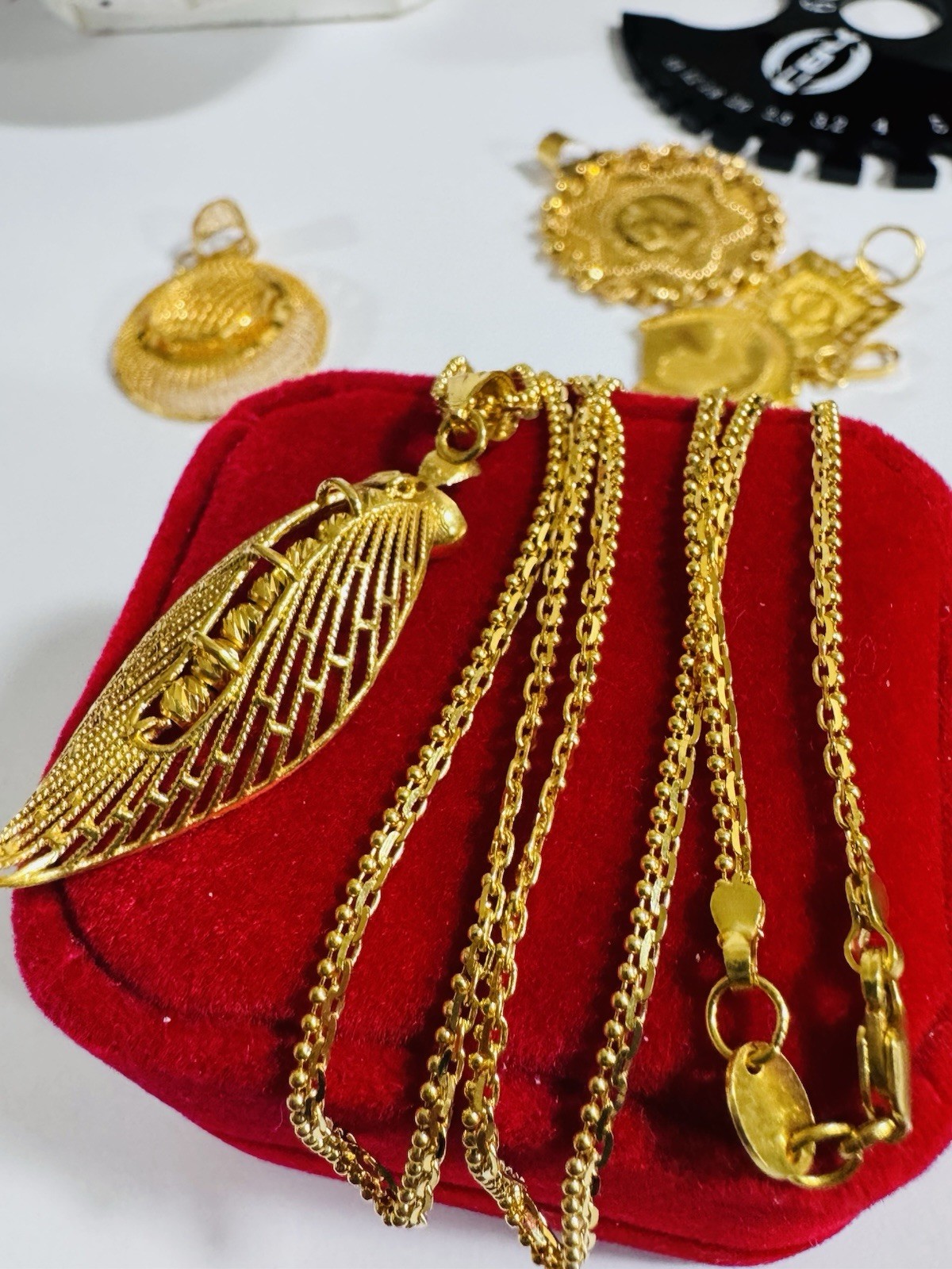 Saudi Dubai 22K Solid 916 Real Gold Flower Leaf Necklace 20” Long 8.9g 2.2mm