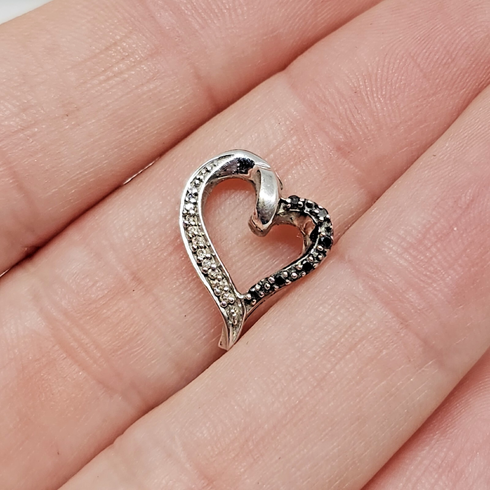 JWBR 10K White GOLD Clear & Black Diamonds Open HEART PENDANT 0.9 G