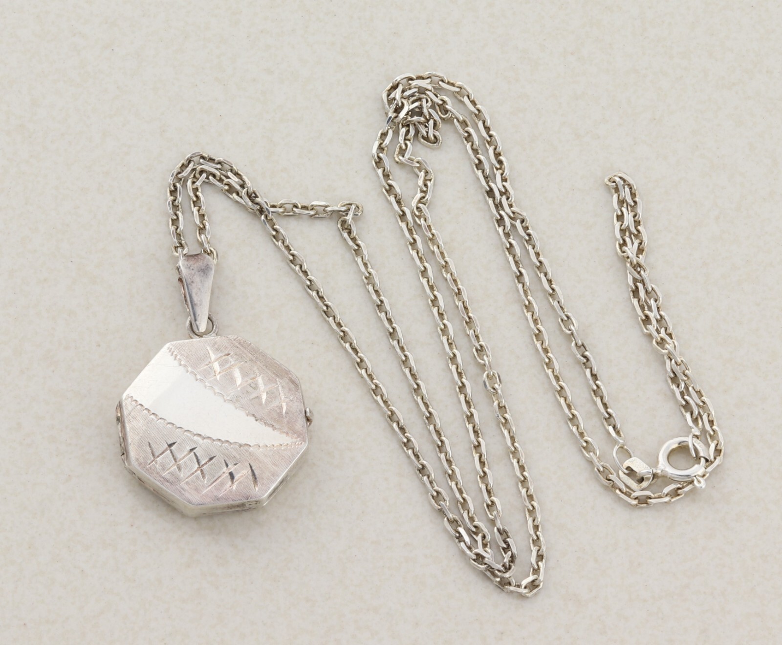 Sterling Silver Locket Necklace 21″ Chain