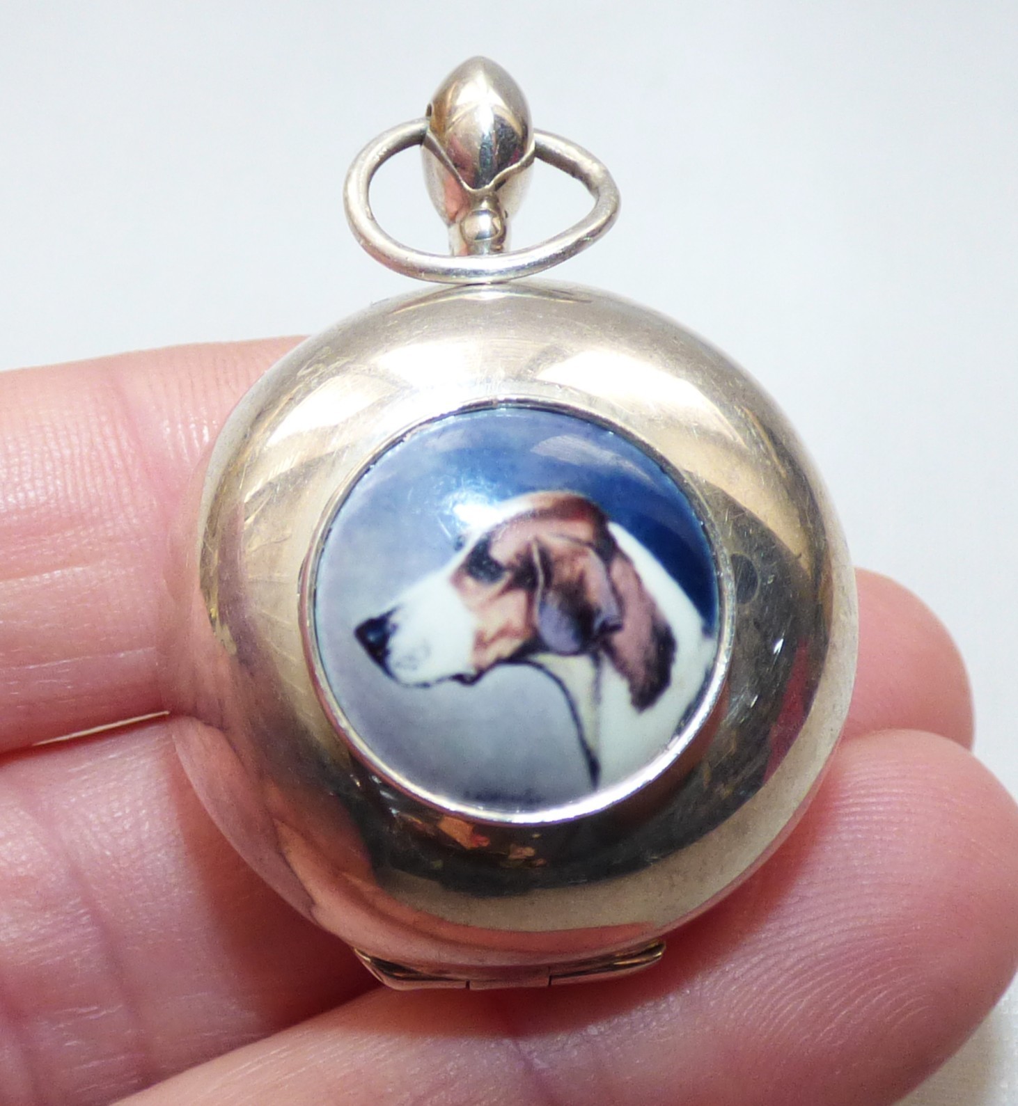VINTAGE SILVER ENAMELLED HUNTING HOUND LOCKET BOX FOB PENDANT HUNTING HOUND