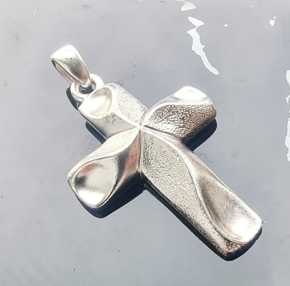 999 SOLID SILVER VINTAGE TEXTURED CROSS PENDANT