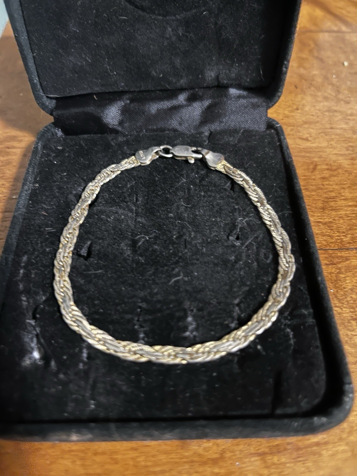 14 KT Yellow & White Gold Byzantine Style Chain 8in Bracelet. Weighs 5.103 Grams