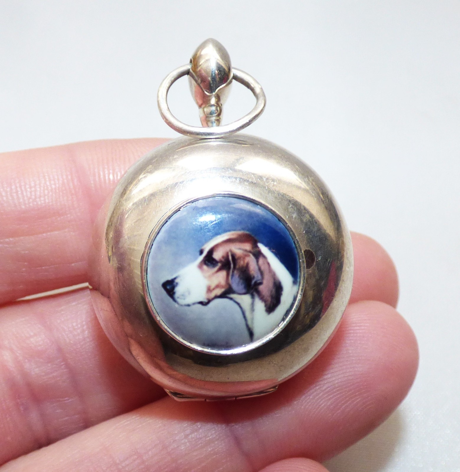 VINTAGE SILVER ENAMELLED HUNTING HOUND LOCKET BOX FOB PENDANT HUNTING HOUND