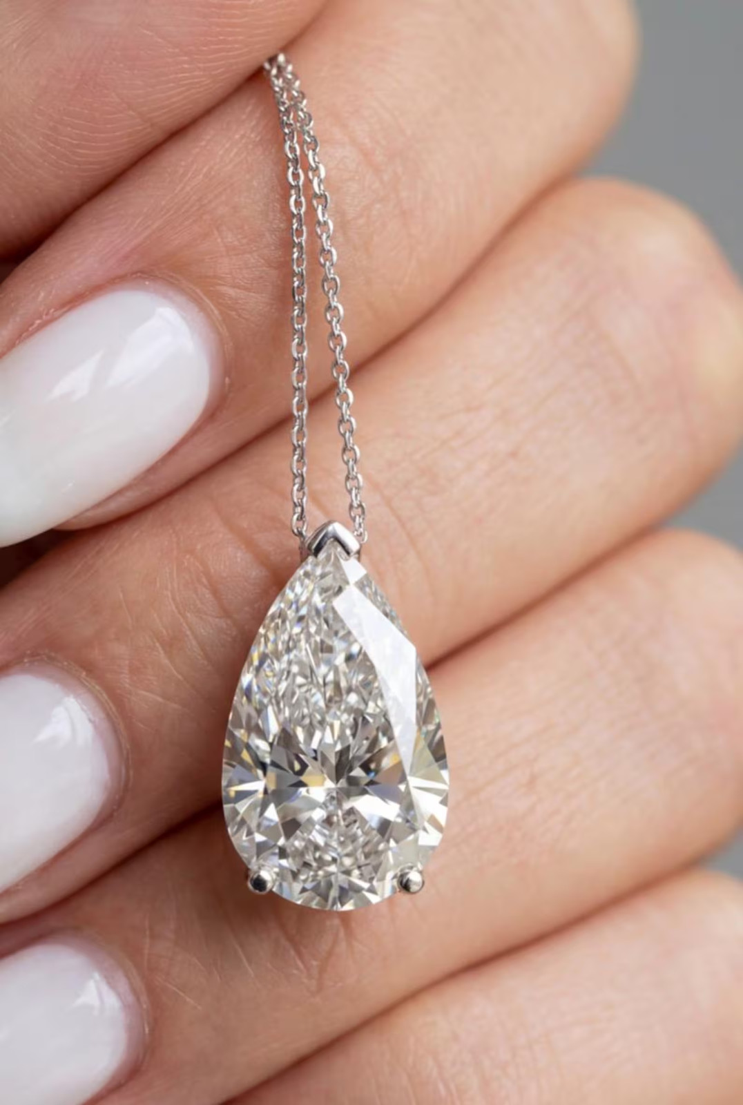 8.00Ct Pear-Cut EF/VS1 Lab Grown Diamond Prong Necklace& Pendant 14k White Gold