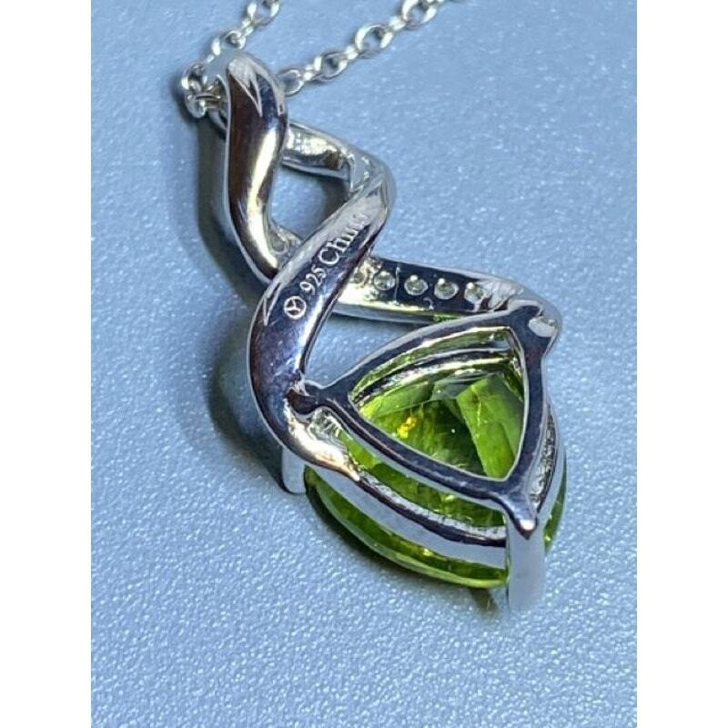 925 JTV 2.50CTW Trillion Peridot Pendant Necklace 18″