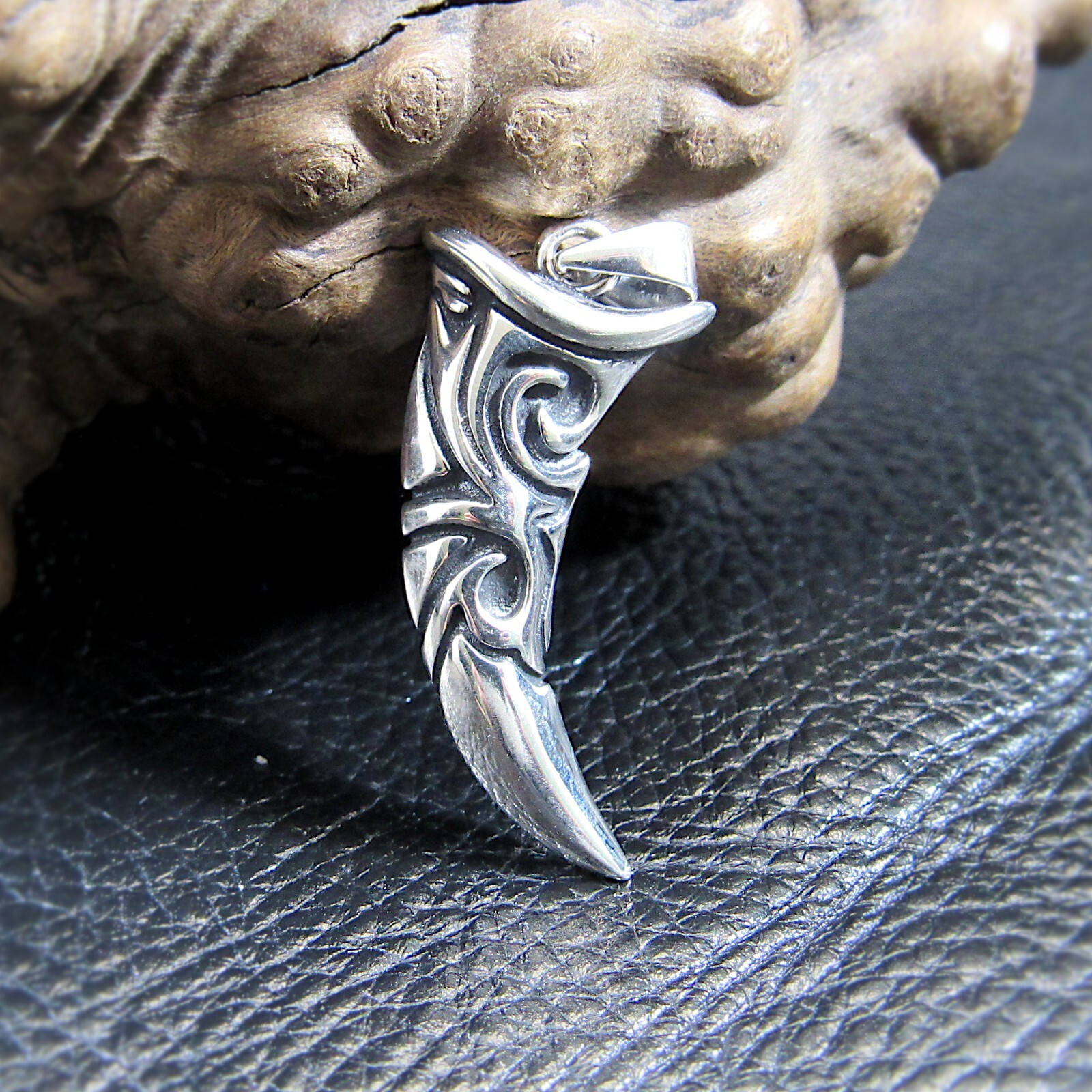 Solid 925 Sterling Silver Tribal Tooth Sabertooth Pendant – Wolf Fang Charm