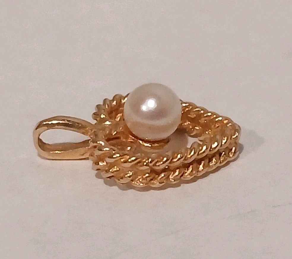 14K Yellow Gold Rope Heart & Pearl Pendant
