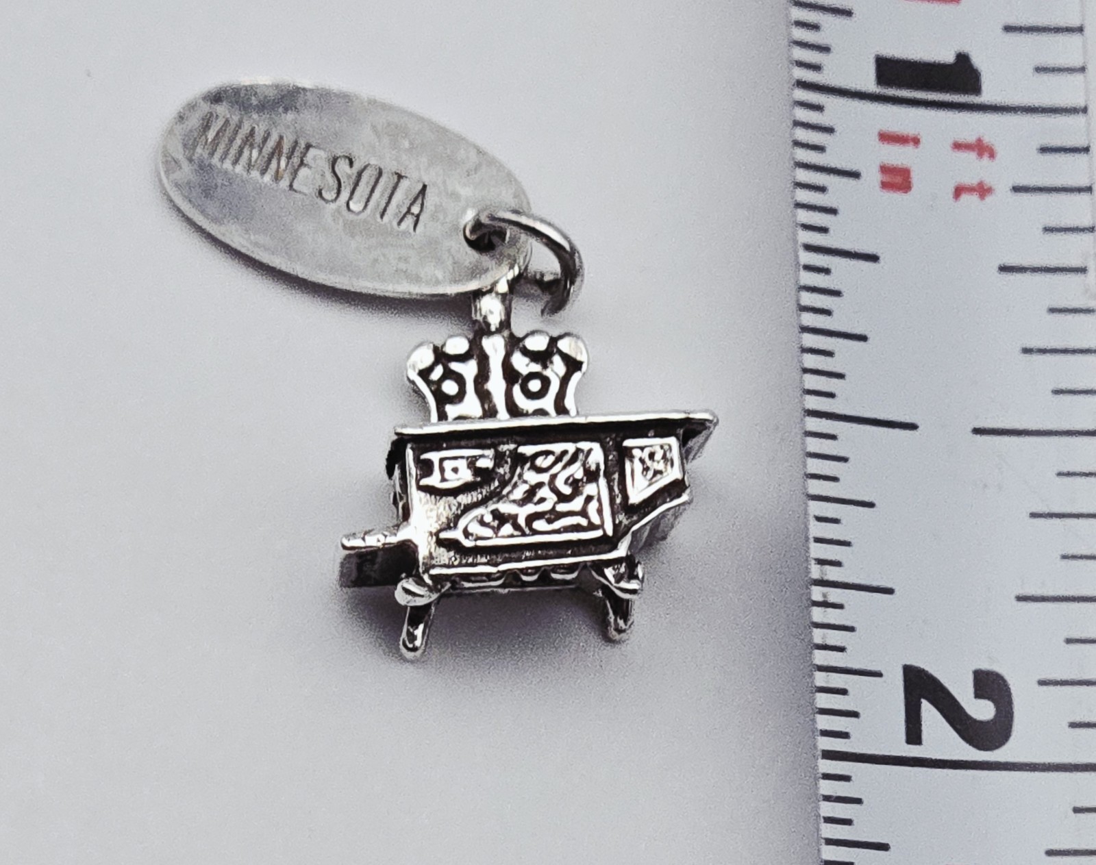 VTG Sterling Silver Wood Stove Charm Pendant ‘Minnesota’ Travel 3D Souvenir 4.2g