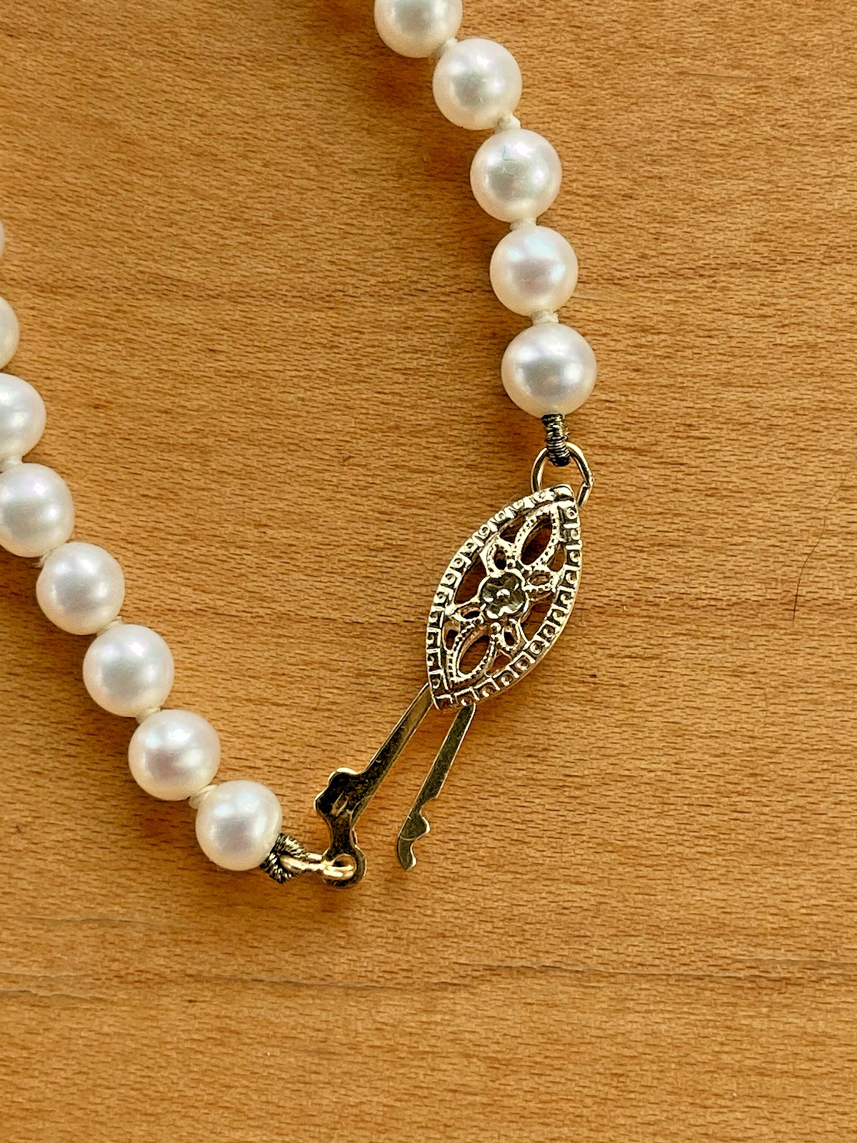 Vintage 14K Filigree Clasp Graduated Knotted Pearl Necklace!