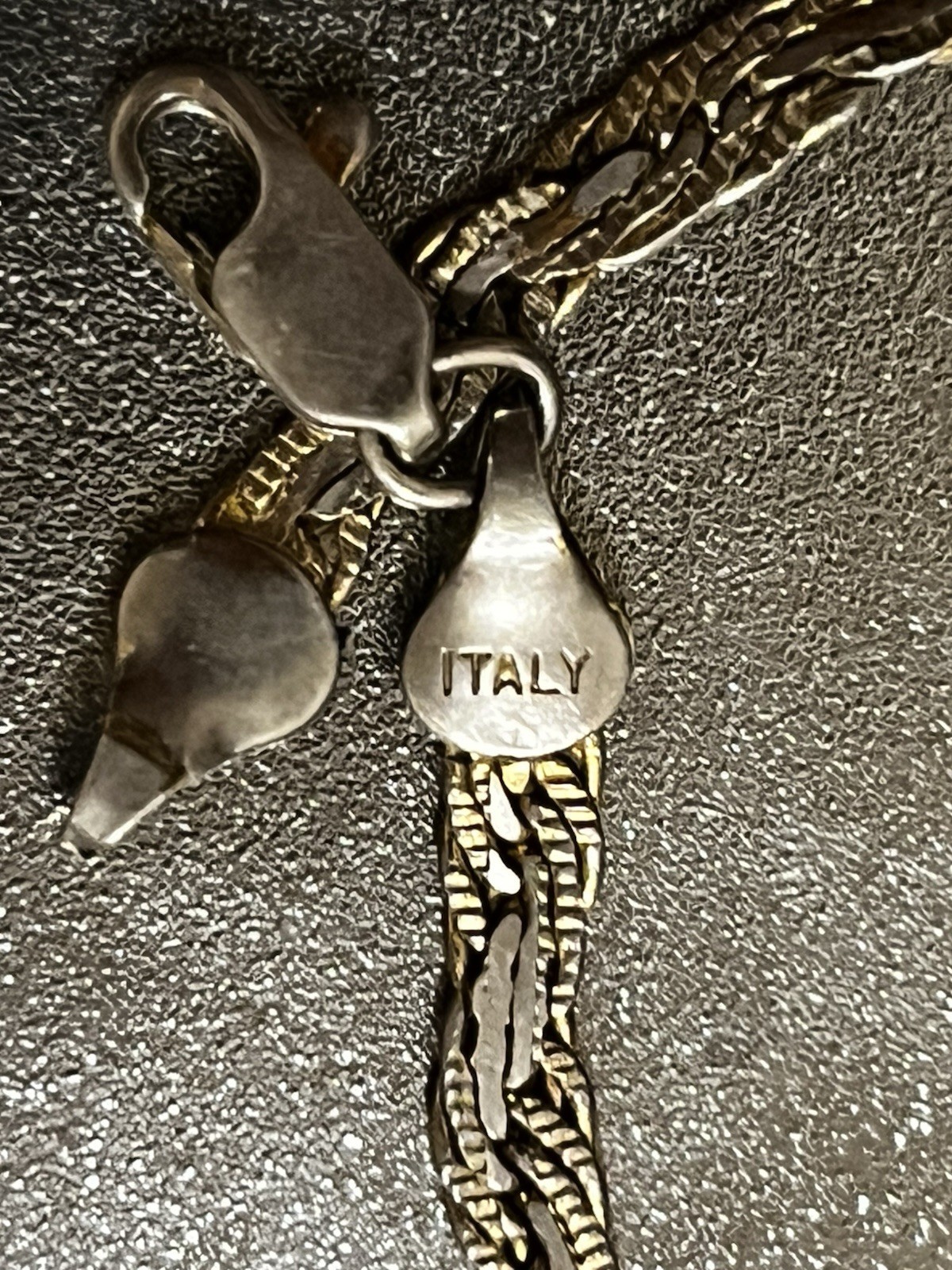 14 KT Yellow & White Gold Byzantine Style Chain 8in Bracelet. Weighs 5.103 Grams